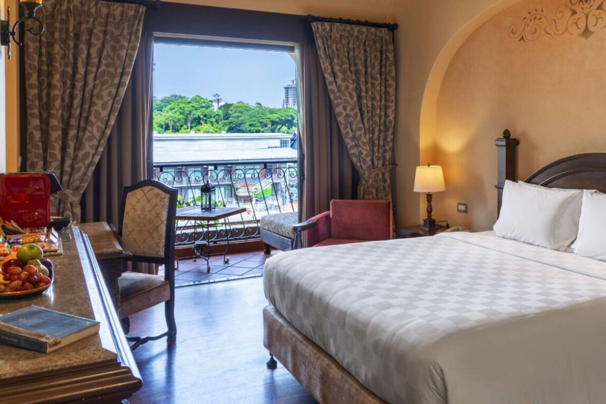 Down duvets, Select Comfort beds, minibar, in-room safe
