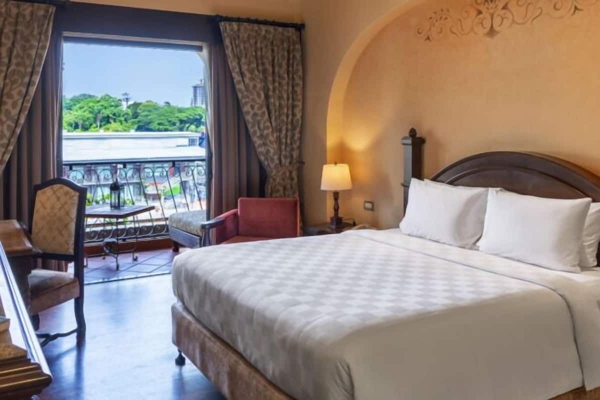 Cubrecamas, colchones Select Comfort y minibar