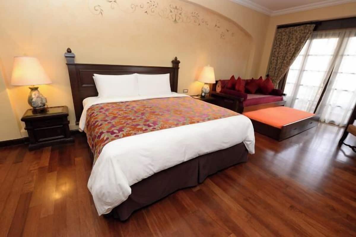 Down comforters, Select Comfort beds, minibar, in-room safe