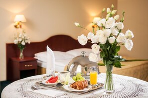 Chambre exécutive double | Coffre-fort, lit de bébé (gratuit), accÚs au Wi-Fi (inclus)