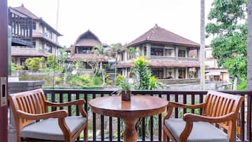 Deluxe Double Room, 1 Double Bed | Minibar, in-room safe, desk, soundproofing