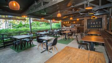 Daily full breakfast (PHP 165 per person)