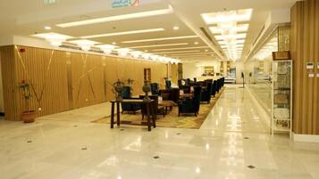 Breakfast, lunch, dinner served; international cuisine