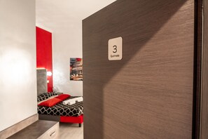 Hochwertige Bettwaren, Daunenbettdecken, Minibar, Zimmersafe