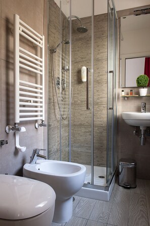 Douche, douche cascade, articles de toilette écologiques