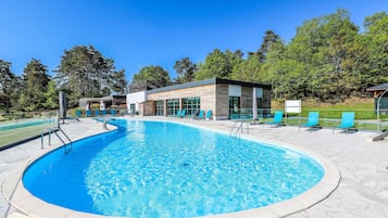 Indoor pool, seasonal outdoor pool, pool umbrellas, sun loungers