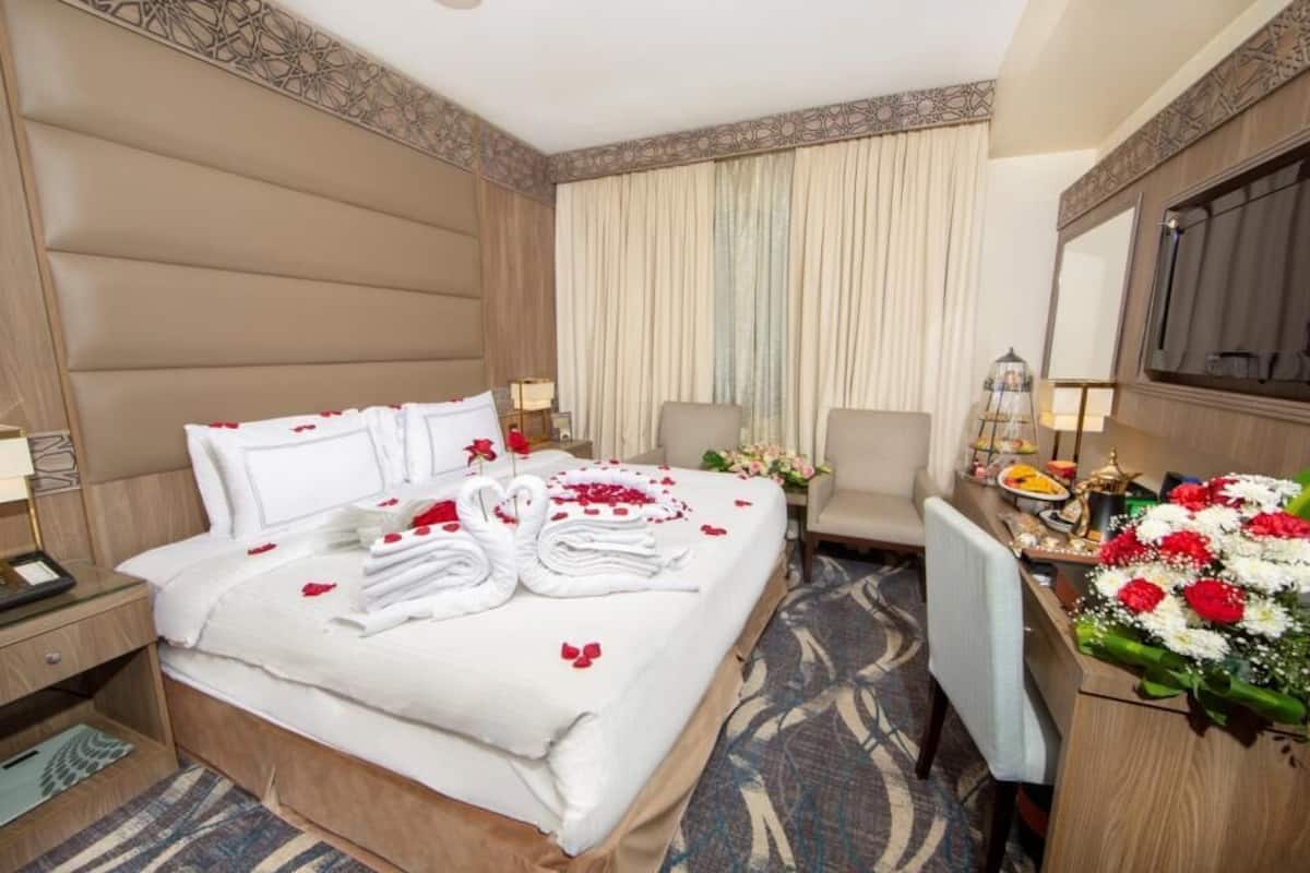 Premium-Doppelzimmer, 1 Schlafzimmer, Nichtraucher, Stadtblick | 3 Schlafzimmer, Minibar, Zimmersafe, schallisolierte Zimmer