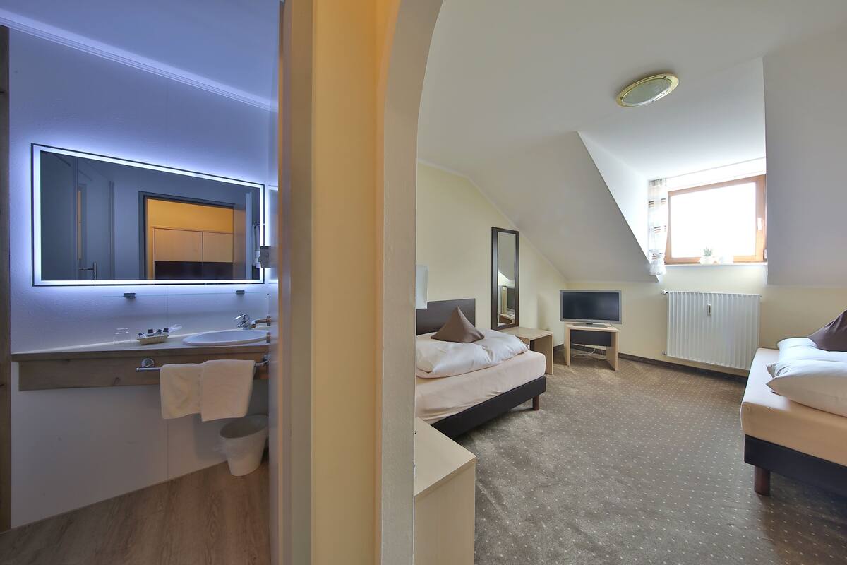 standard single room | premium bedding, in-room safe, desk, blackout curtains