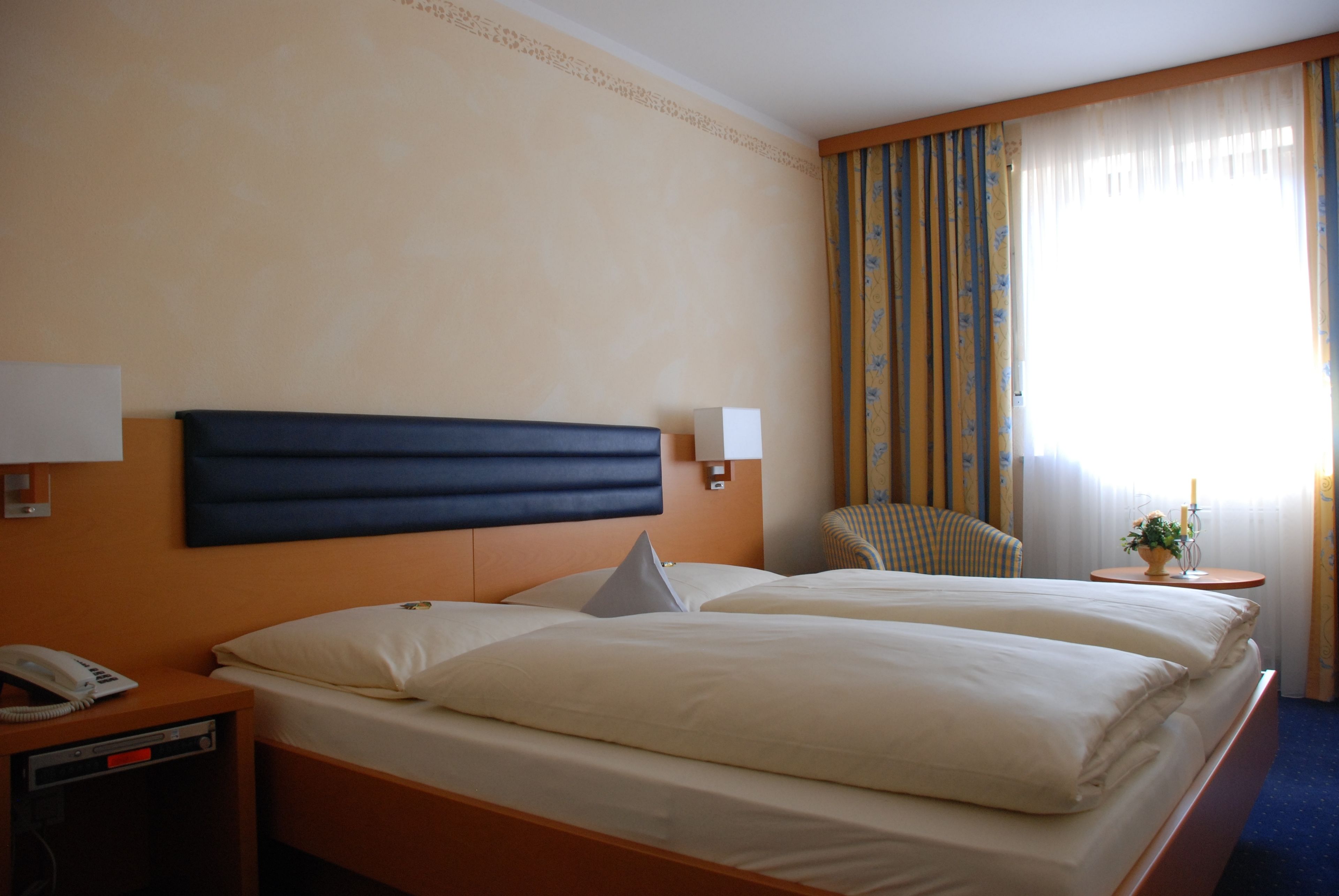 Premium bedding, in-room safe, desk, blackout drapes