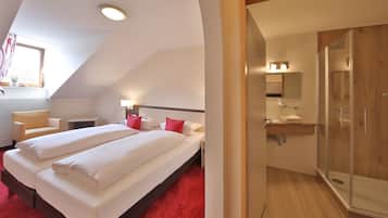 Doppelzimmer | Hochwertige Bettwaren, Zimmersafe, Schreibtisch, Verdunkelungsvorhänge