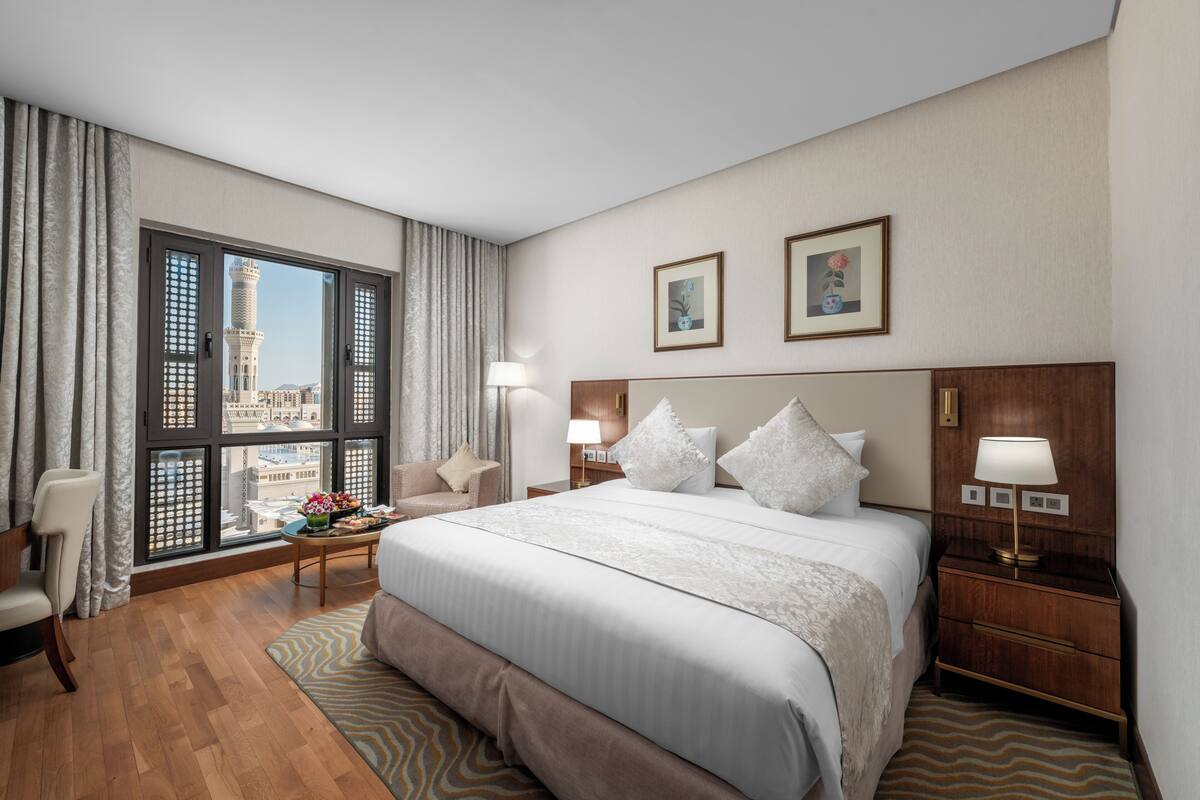 Habitación Premier, 1 cama de matrimonio grande (Haram View) | Ropa de cama hipoalergénica, minibar, caja fuerte y escritorio