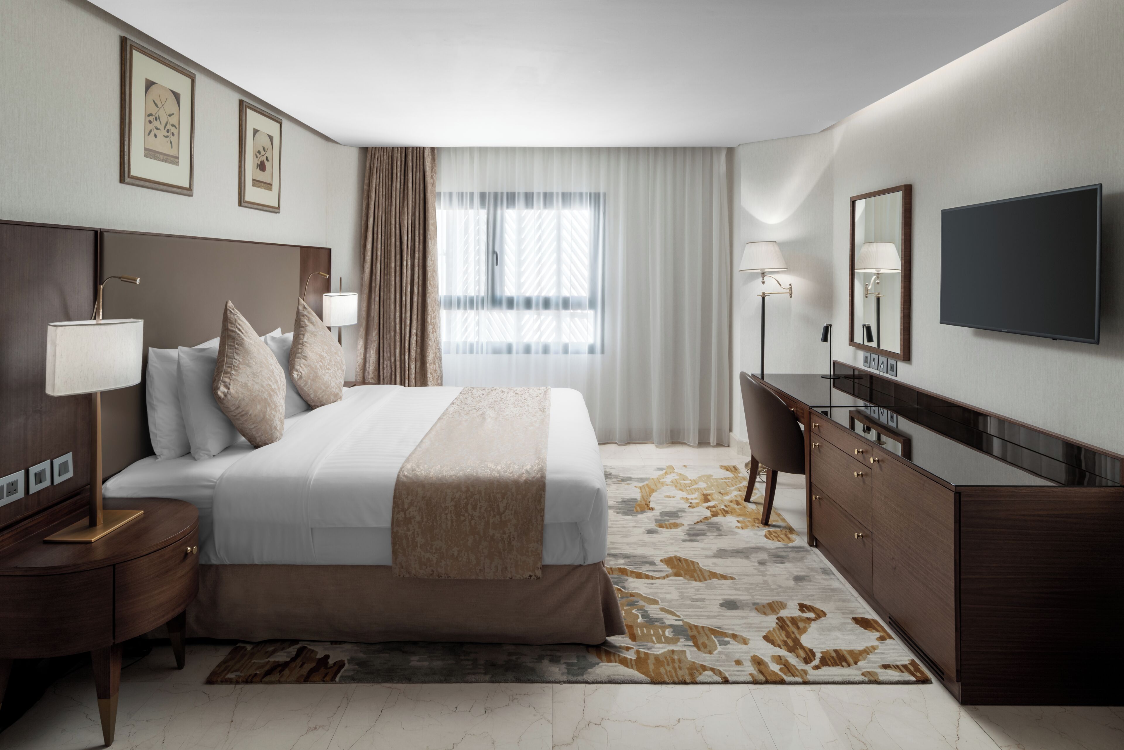 Hypo-allergenic bedding, minibar, in-room safe, desk