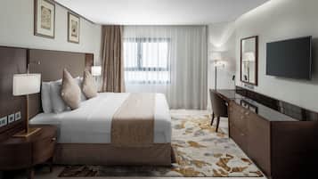 Hypo-allergenic bedding, minibar, in-room safe, desk