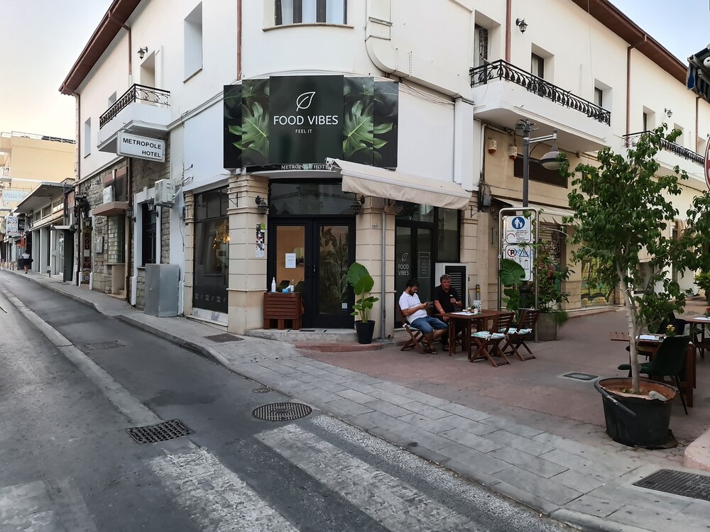 Metropole Hotel by null