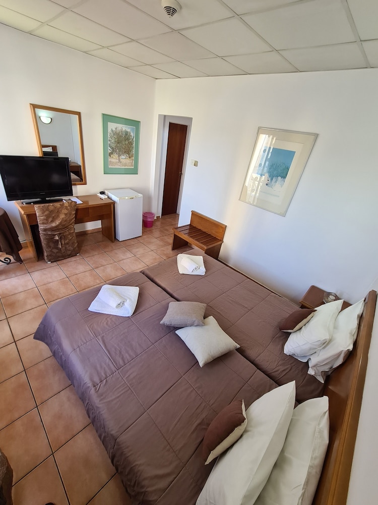 Metropole Hotel by null