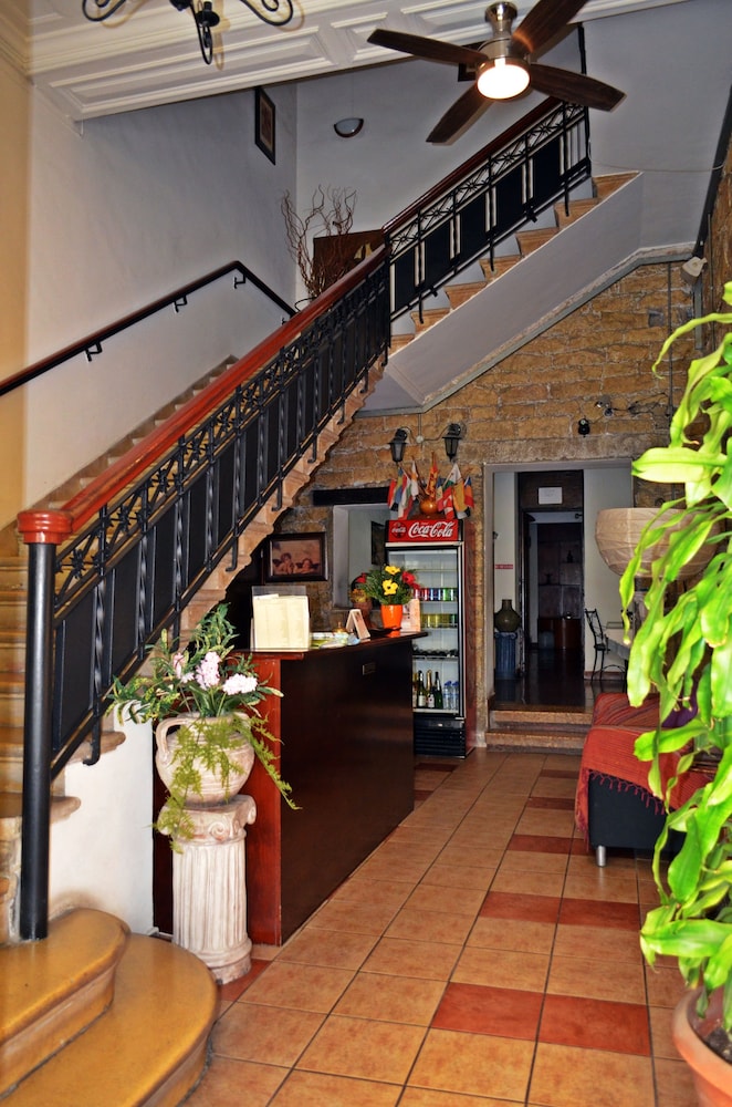 Metropole Hotel by null