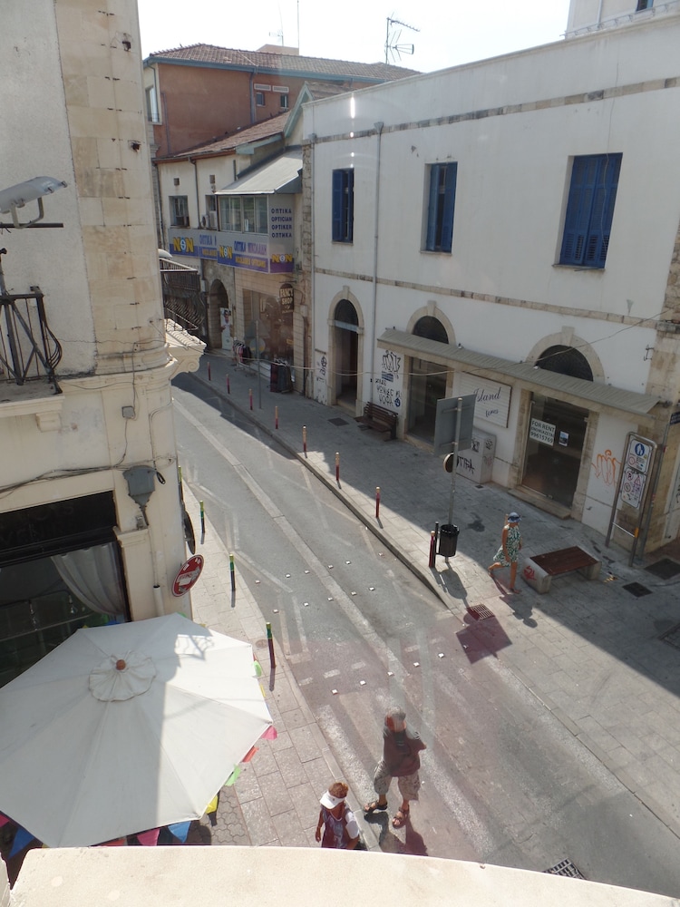 Metropole Hotel by null