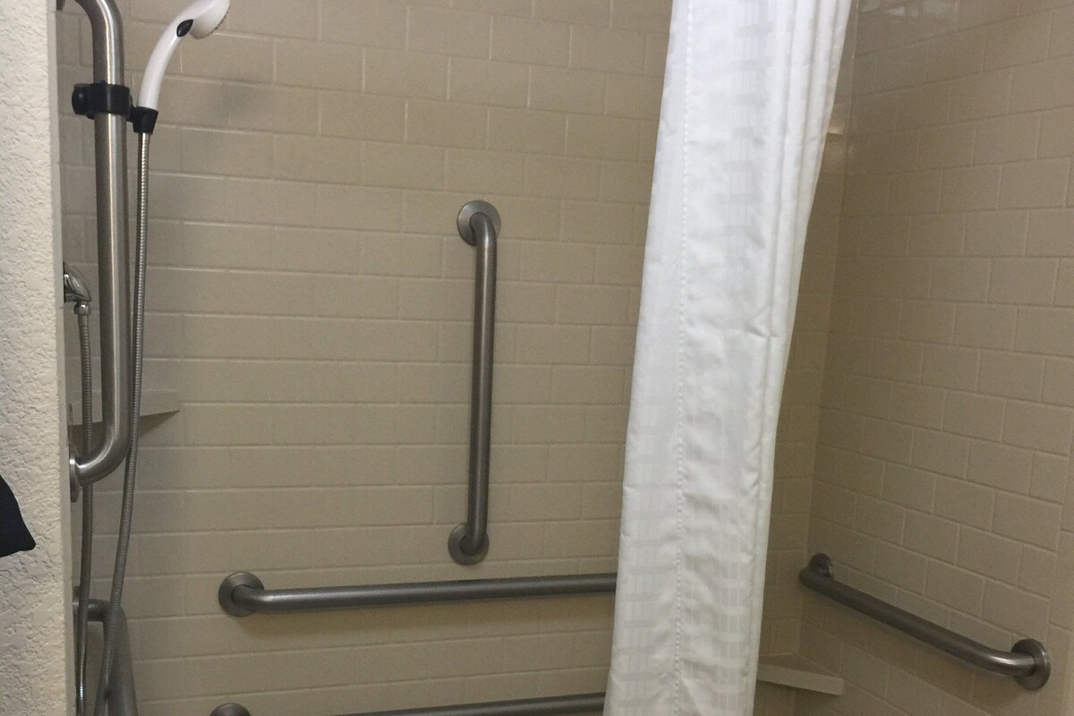 Suite, 1 Schlafzimmer, barrierefrei (Communications) | Zimmerausstattung