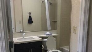 Bathroom - Candlewood Suites Woodward by IHG (Woodward)