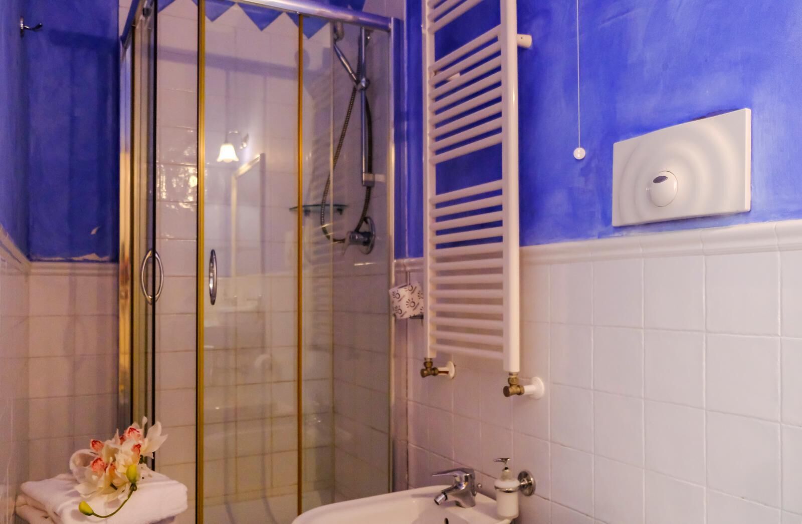 economy triple room | bathroom | shower, hair dryer, towels