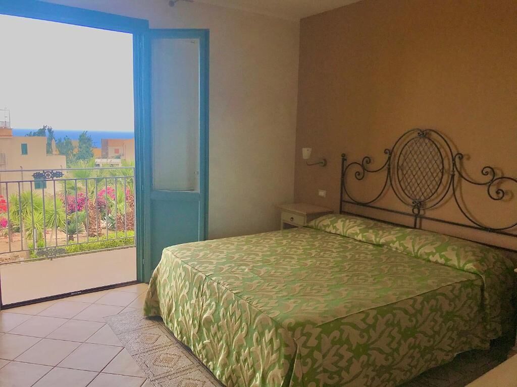 Premium bedding, minibar, in-room safe, soundproofing