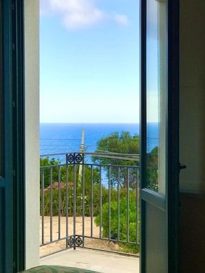 Habitación doble, balcón, vista al mar | Balcón
