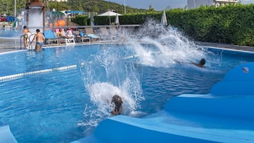 Outdoor pool, pool umbrellas, sun loungers