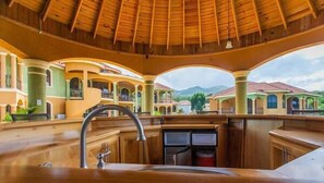 Poolside bar - Milbrooks Villa and Retreat (Montego Bay)