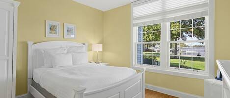 Chambre, 1 grand lit, vue sur la cour intérieure | Literie de qualité, lit avec matelas à plateau-coussin