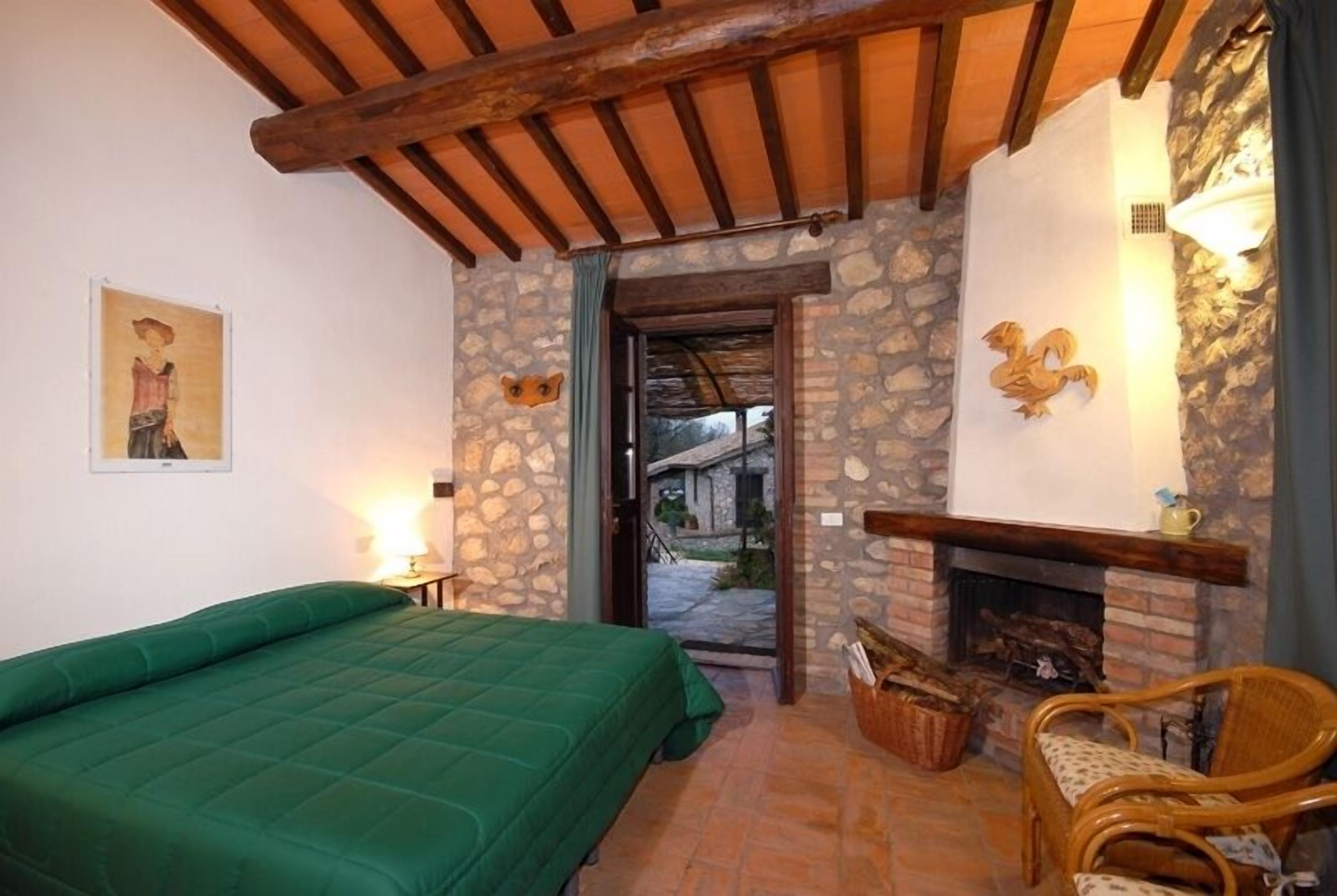 Standaard kamer, 1 twee- of 2 eenpersoonsbedden | Individueel gemeubileerd, een bureau, babybedden, extra bedden