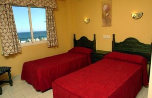 Caja de seguridad en la habitación, cunas y wifi 