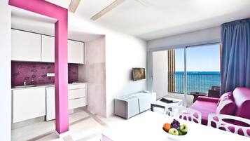 Apartment, 1 Bedroom, Balcony, Oceanfront | In-room safe, desk, blackout drapes, soundproofing