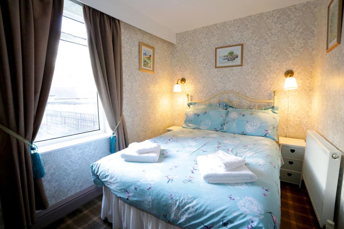 Standard Double Room, Ensuite | Dihias secara berasingan, dilengkapkan perabot secara berasingan 