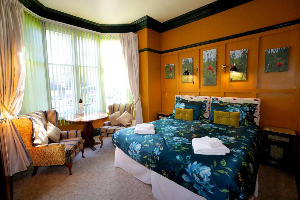 Standard Twin Room, Ensuite | Dihias secara berasingan, dilengkapkan perabot secara berasingan 