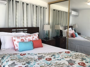 Studio Suite Junior, Beberapa Tempat Tidur, balkon, tepi laut | Seprai premium, bantalan ekstra lembut, dan tirai kedap cahaya
