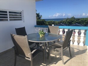 Studiosvit Junior - flera sängar - balkong - vid havet | Balkong