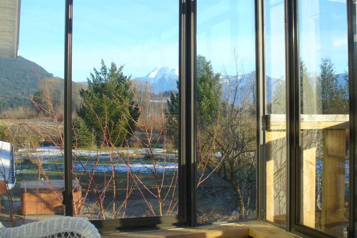 Executive kamer, 1 slaapkamer, uitzicht op bergen, aan de binnenplaats | Balkon