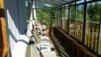 Kamar Eksekutif, 1 kamar tidur, pemandangan gunung, area halaman | Balkon