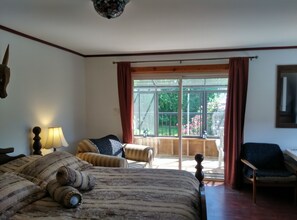 Executive-Zimmer, 1 Schlafzimmer, Bergblick, zum Innenhof hin | Badezimmer | Haartrockner, Handtücher