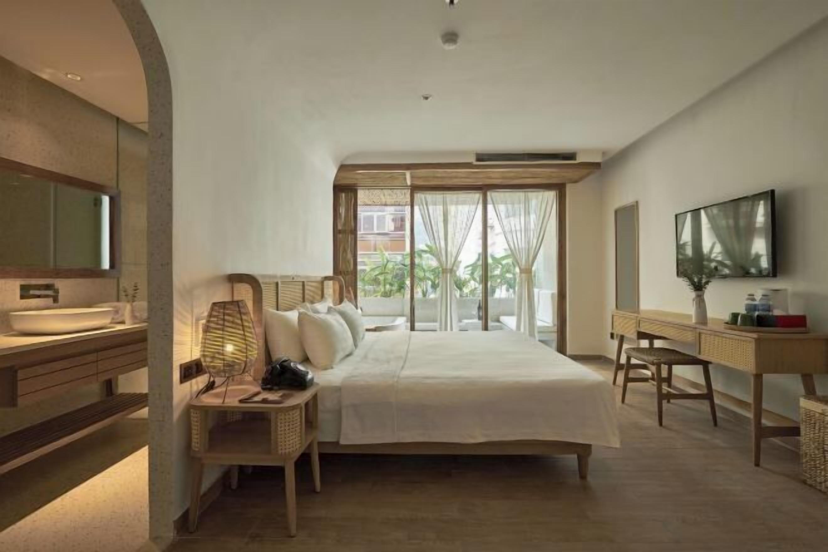 มินิบาร์, ตู้นิรภัยในห้องพัก, โต๊ะทำงาน, Wi-Fi ฟรี