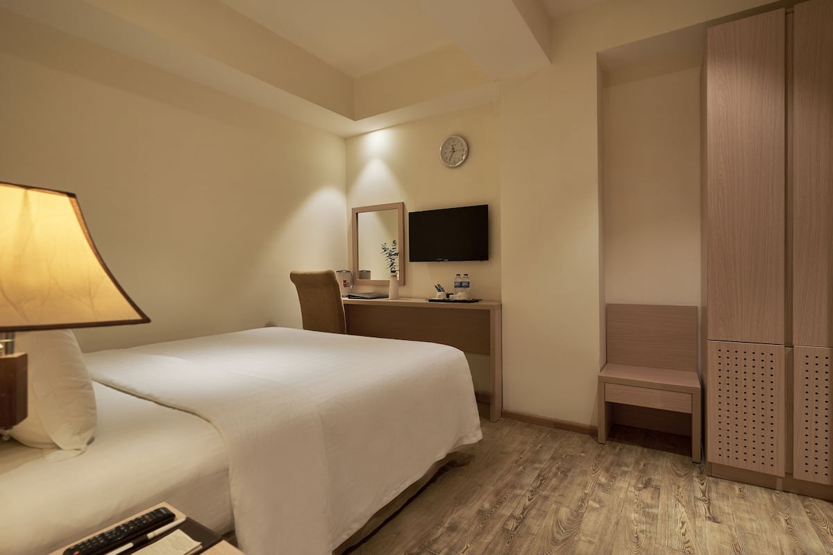 Deluxe Room | Bar mini, peti besi dalam bilik, meja, Wi-fi percuma 
