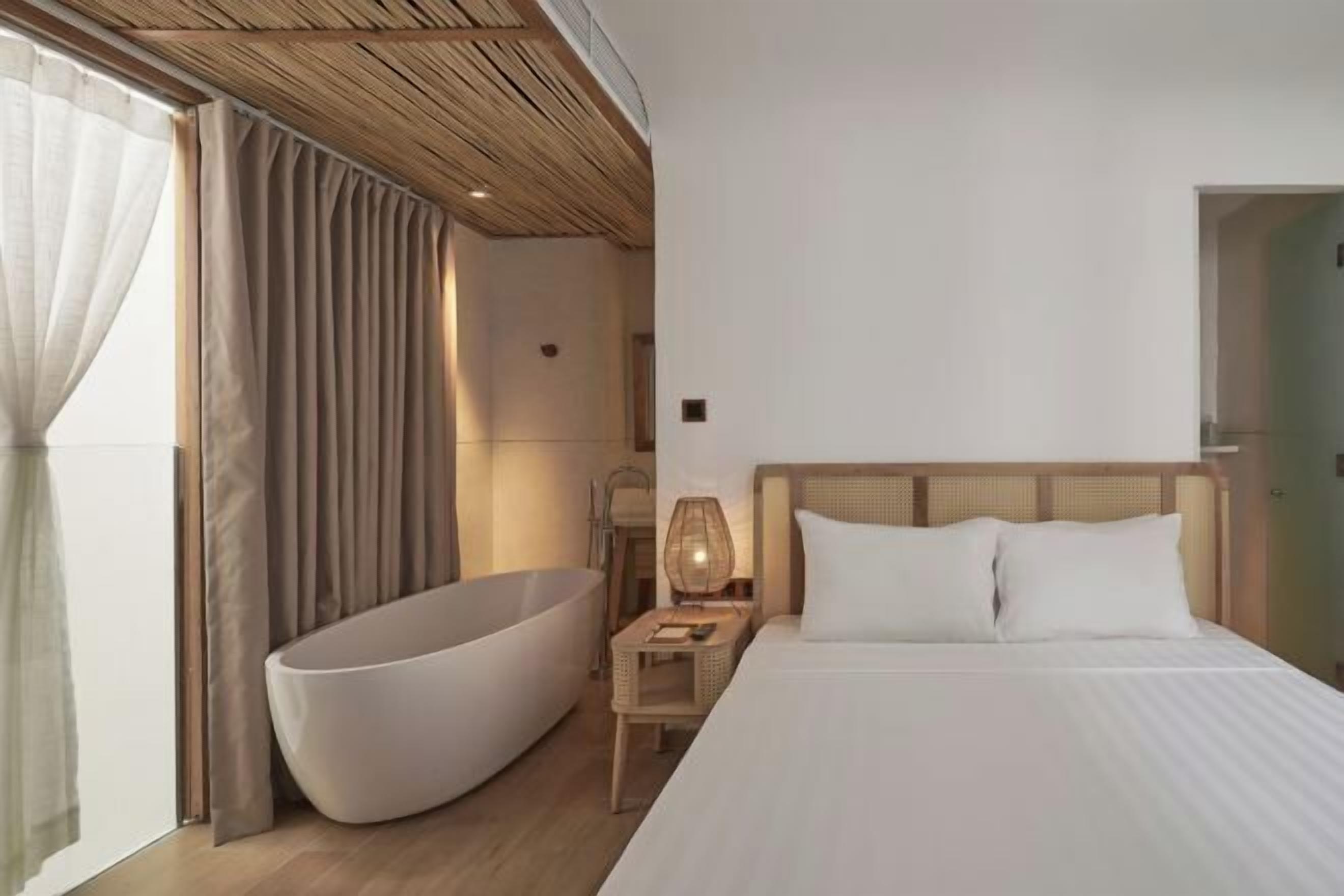 Minibar, in-room safe, desk, free WiFi