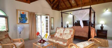 Superior Plus, 1 King Bed, Terrace, Ocean View | 1 quarto, escrivaninha, quartos à prova de som