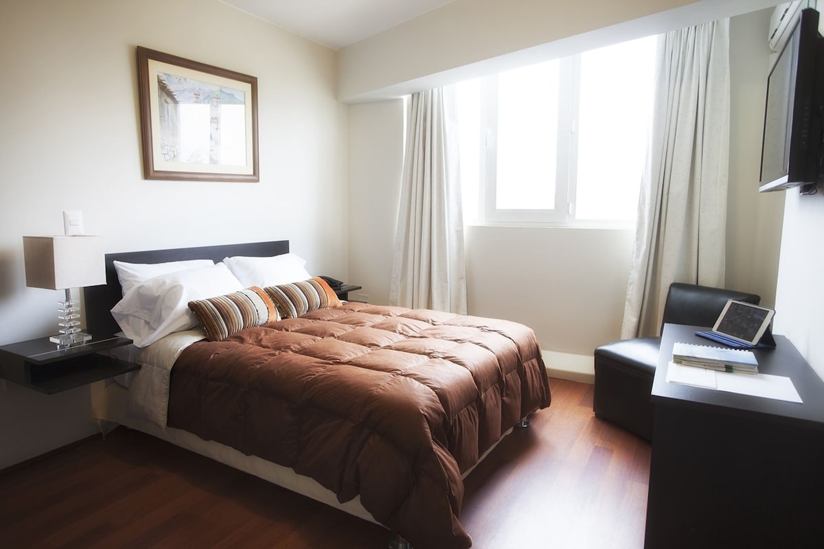 Down comforters, memory foam beds, in-room safe, WiFi (free)