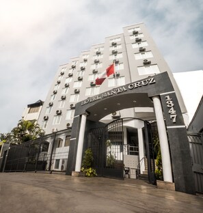 Front of property - Hotel Santa Cruz (Lima)