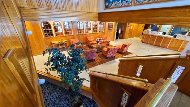 Lobby sitting area - Groton Inn and Suites (Groton)