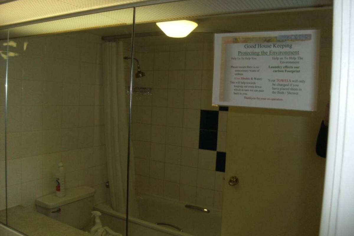 deluxe double room | bathroom | hair dryer, towels