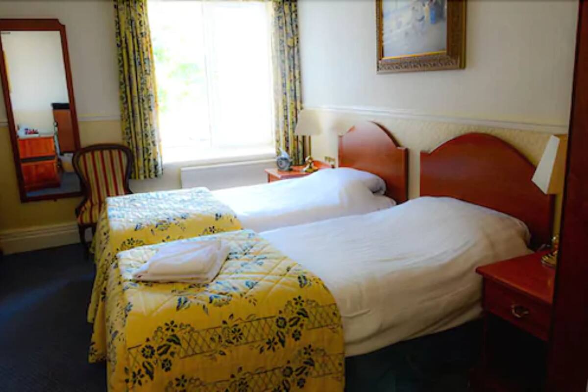 Classic Twin Room | Premium bedding, blackout curtains, iron/ironing board (on request)