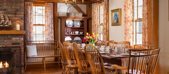 Seven Sea Street Inn