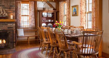 Seven Sea Street Inn